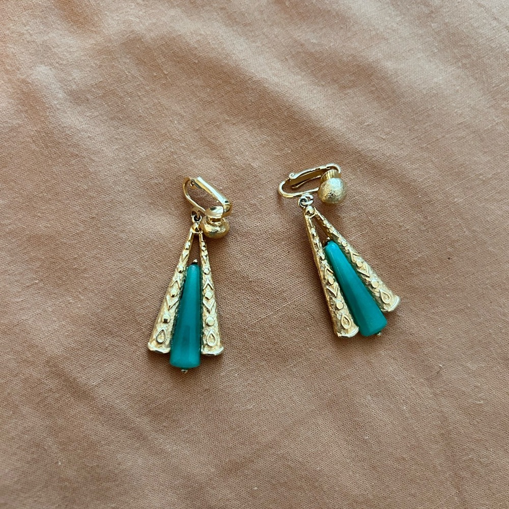 Vintage Gold and Jade Clip-on Earrings- Timeless Elegance